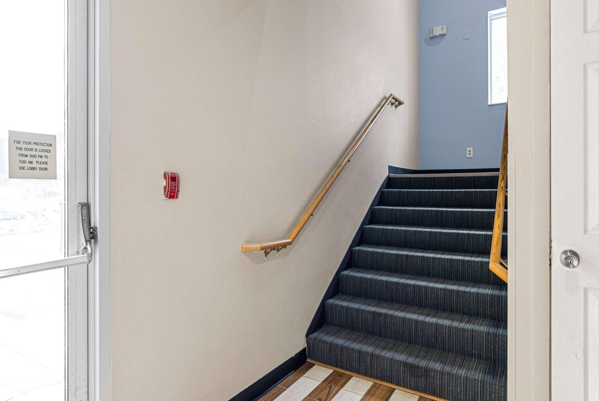 Super 8 By Wyndham Pittsburgh/Monroeville Exterior foto